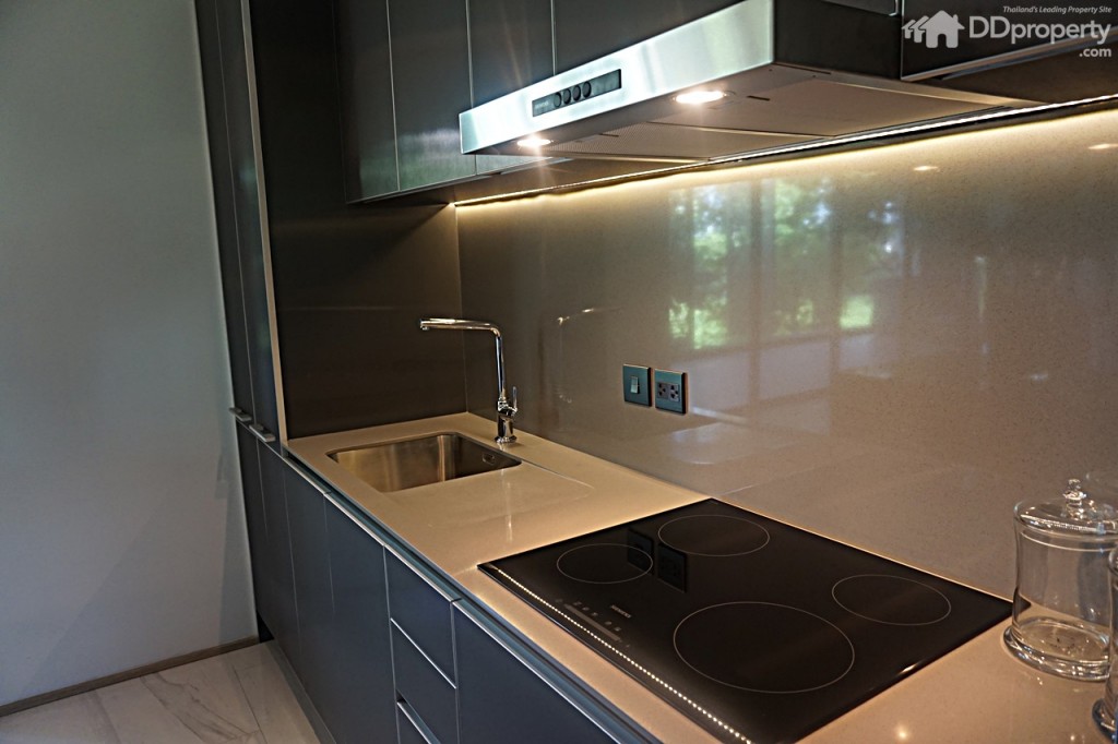 Issara CollectionIssara Collection 020-049