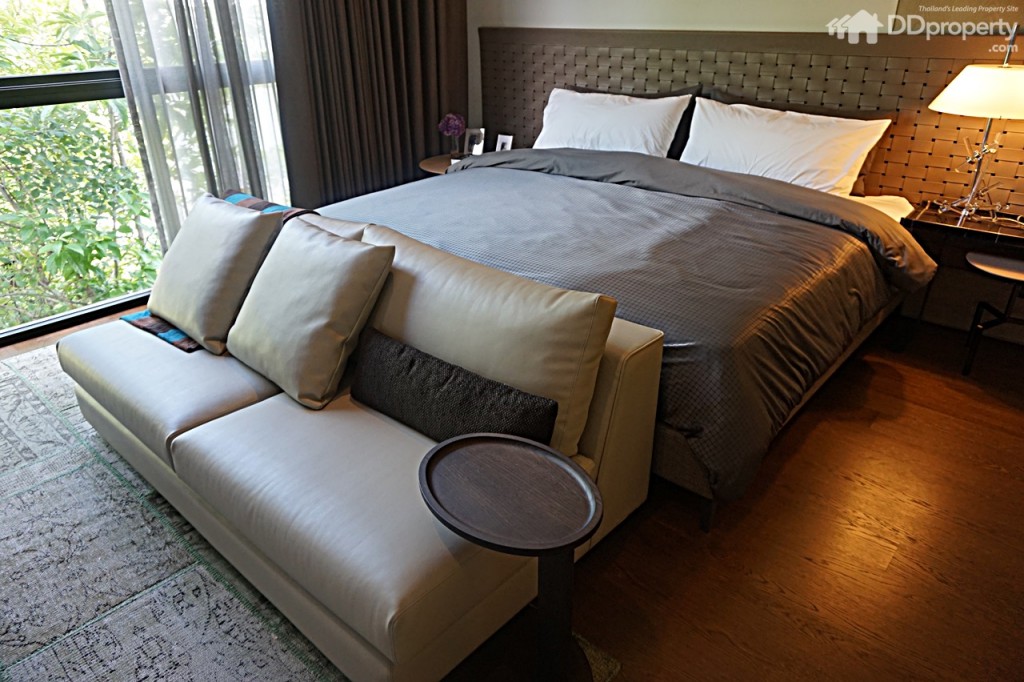 Issara CollectionIssara Collection 034-063