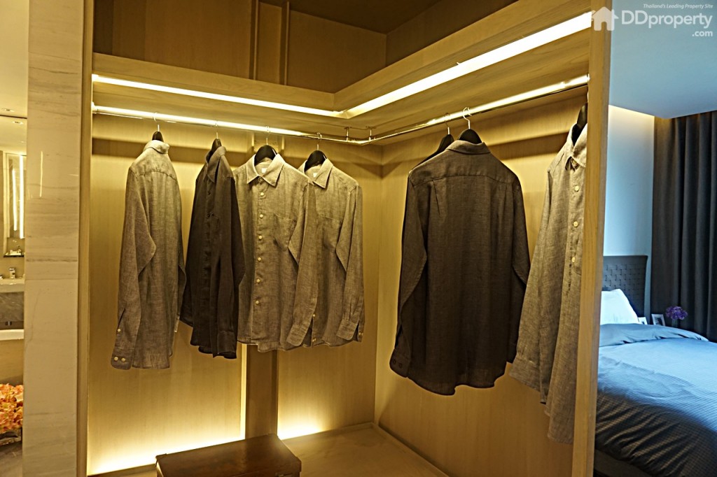 Issara CollectionIssara Collection 037-066