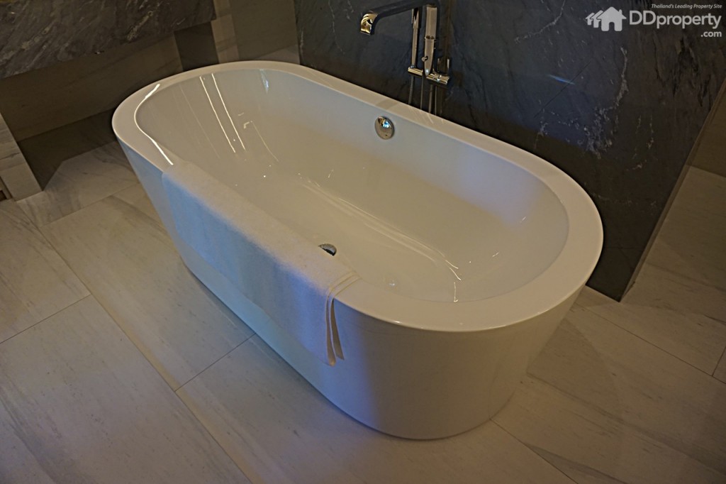 Issara CollectionIssara Collection 040-069