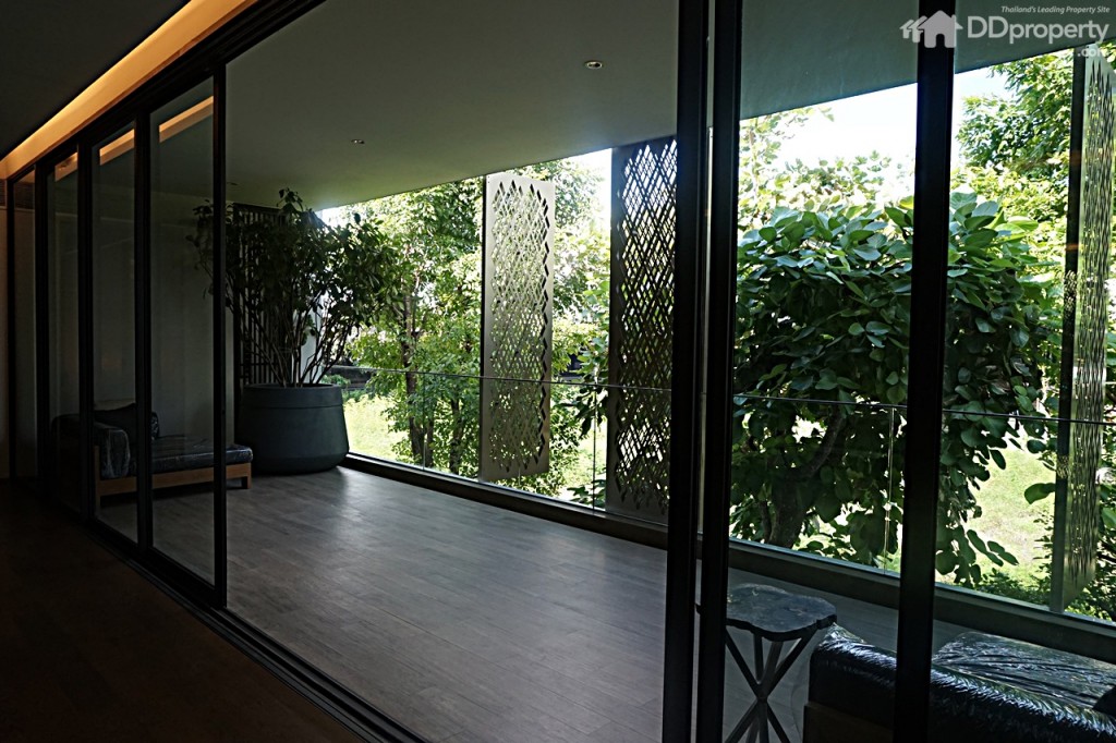 Issara CollectionIssara Collection 049-078