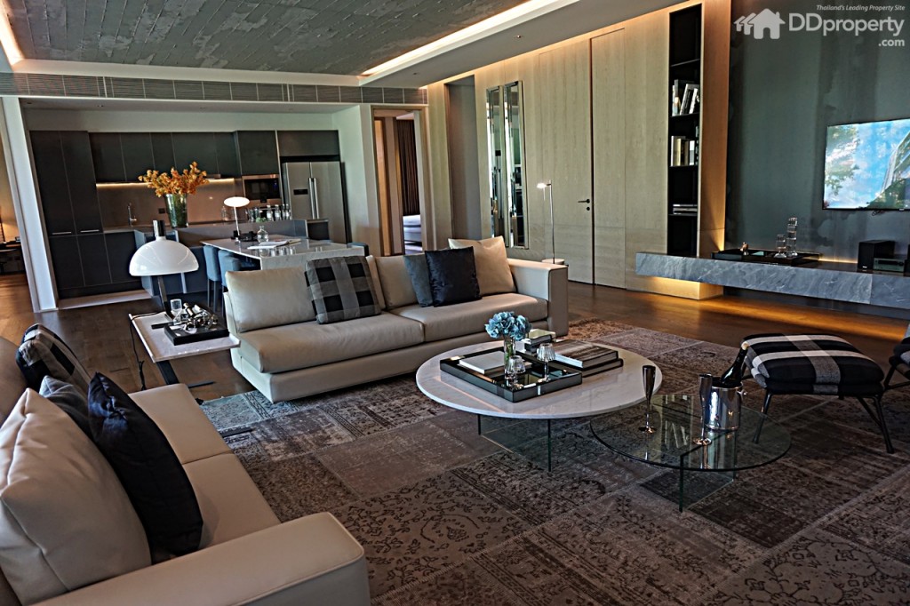 Issara CollectionIssara Collection 055-084