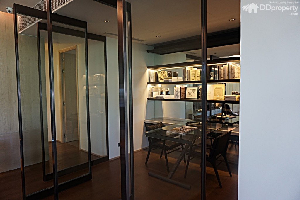 Issara CollectionIssara Collection 056-085