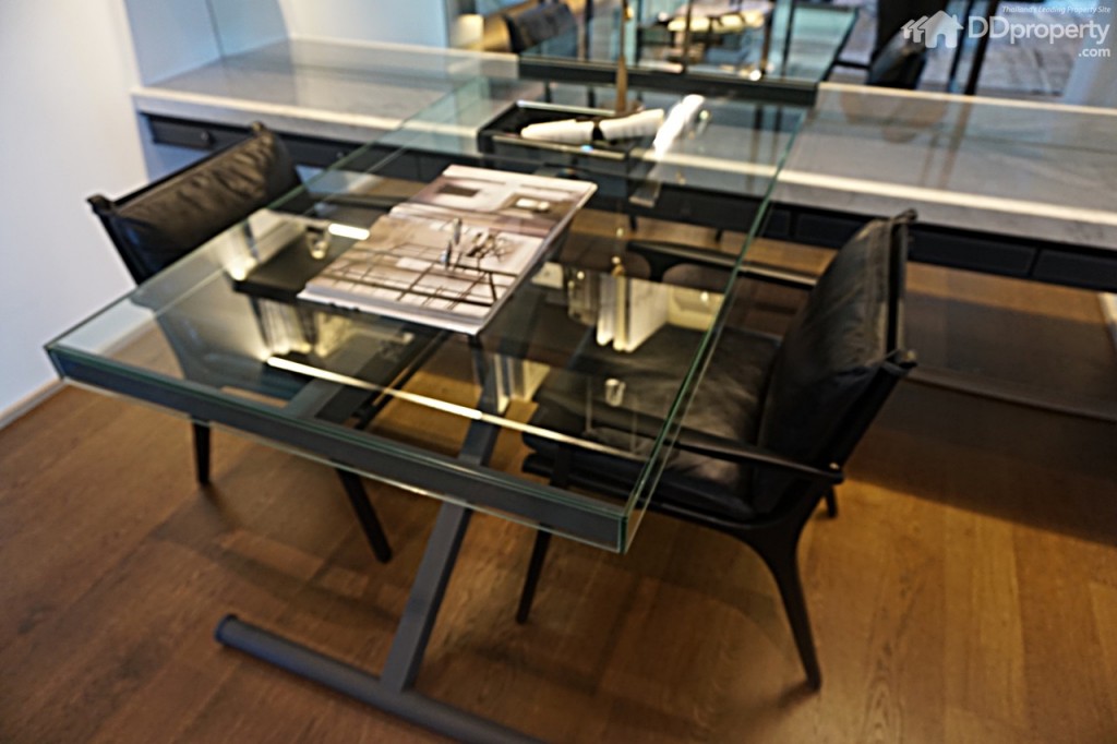 Issara CollectionIssara Collection 057-086