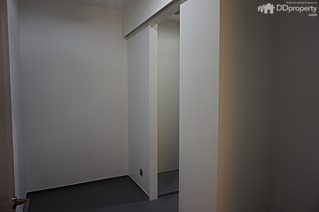 Issara CollectionIssara Collection 060-089