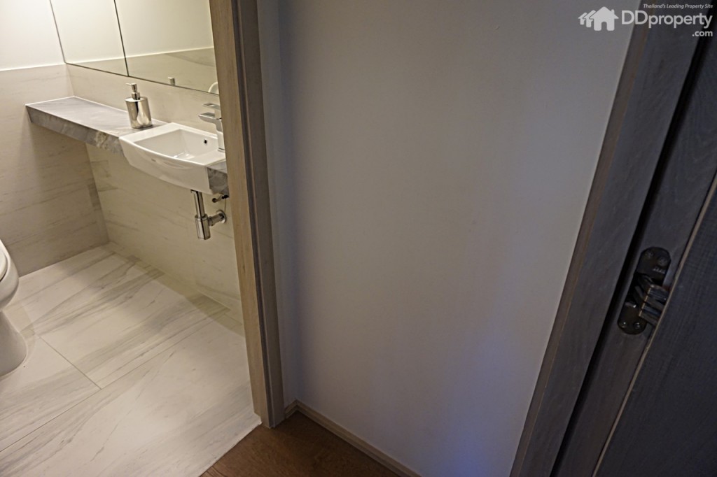 Issara CollectionIssara Collection 064-093