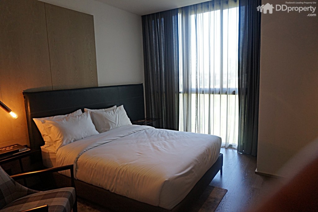 Issara CollectionIssara Collection 070-099