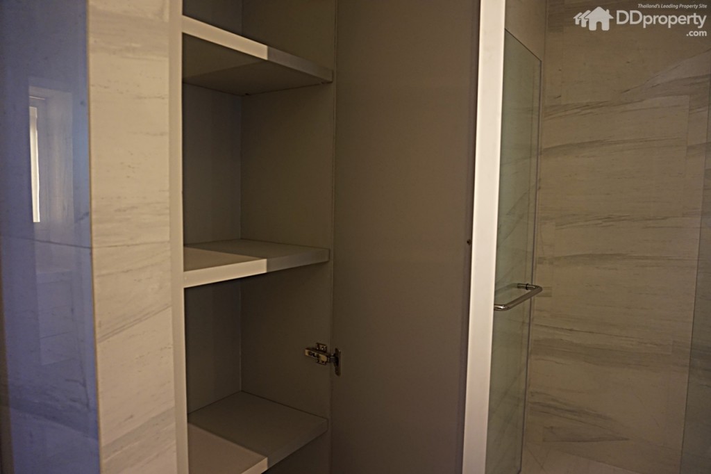 Issara CollectionIssara Collection 075-104