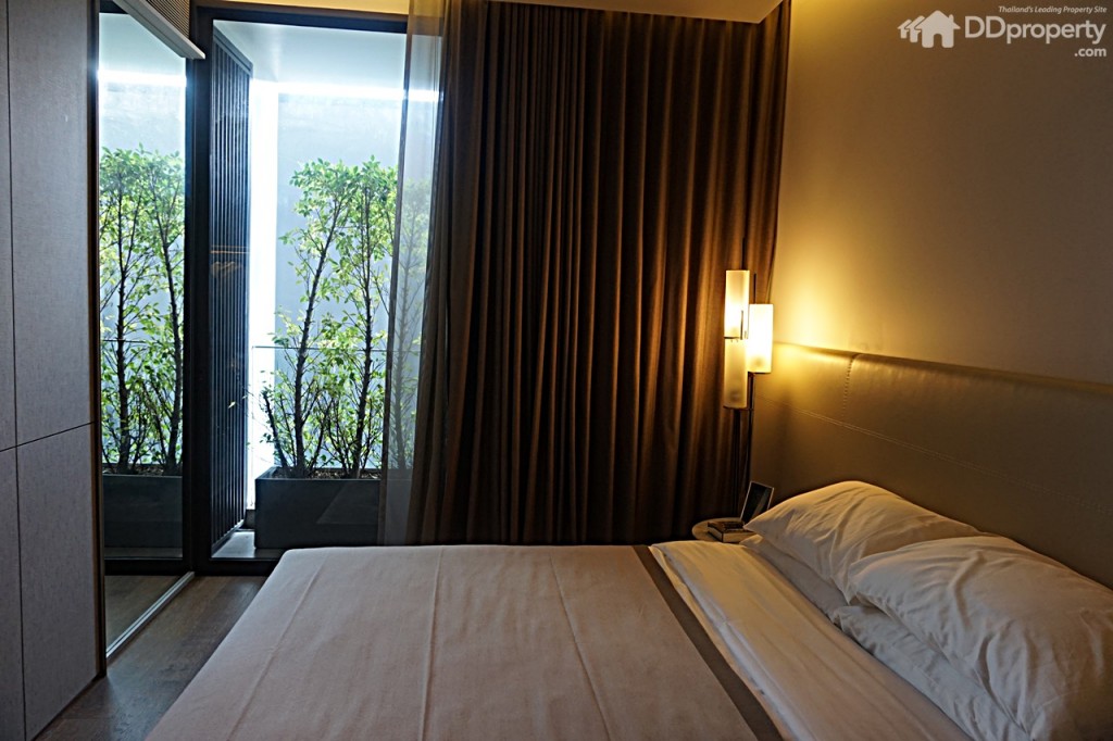 Issara CollectionIssara Collection 086-115