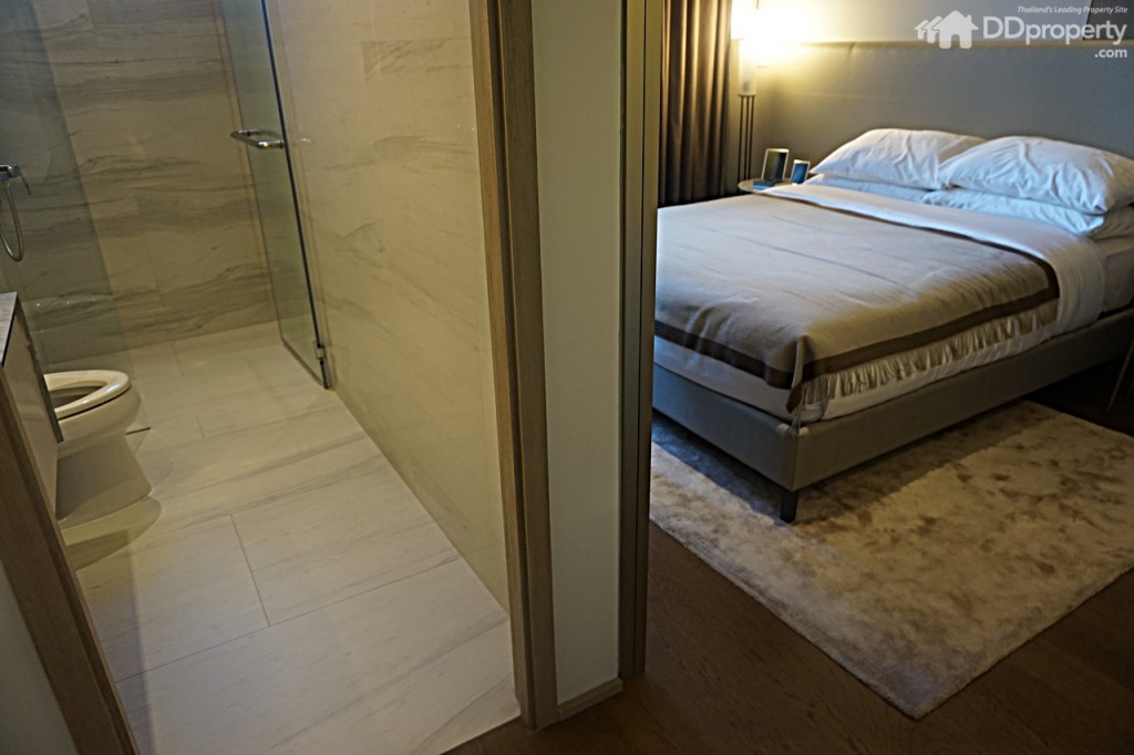 Issara CollectionIssara Collection 090-119