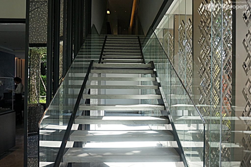 Issara CollectionIssara Collection 091-001