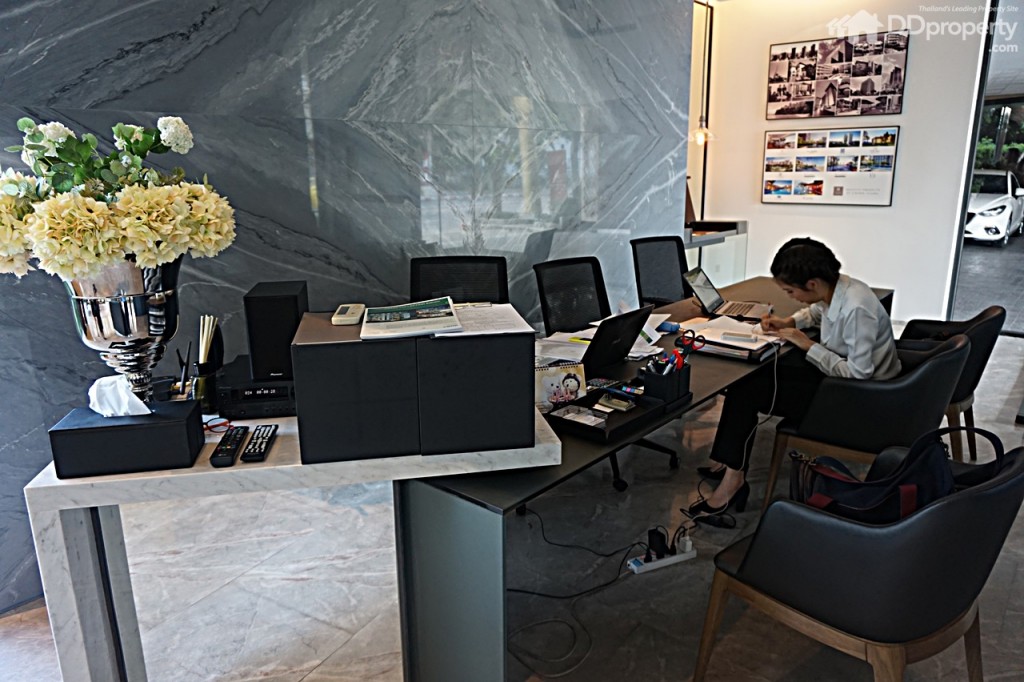 Issara CollectionIssara Collection 097-007