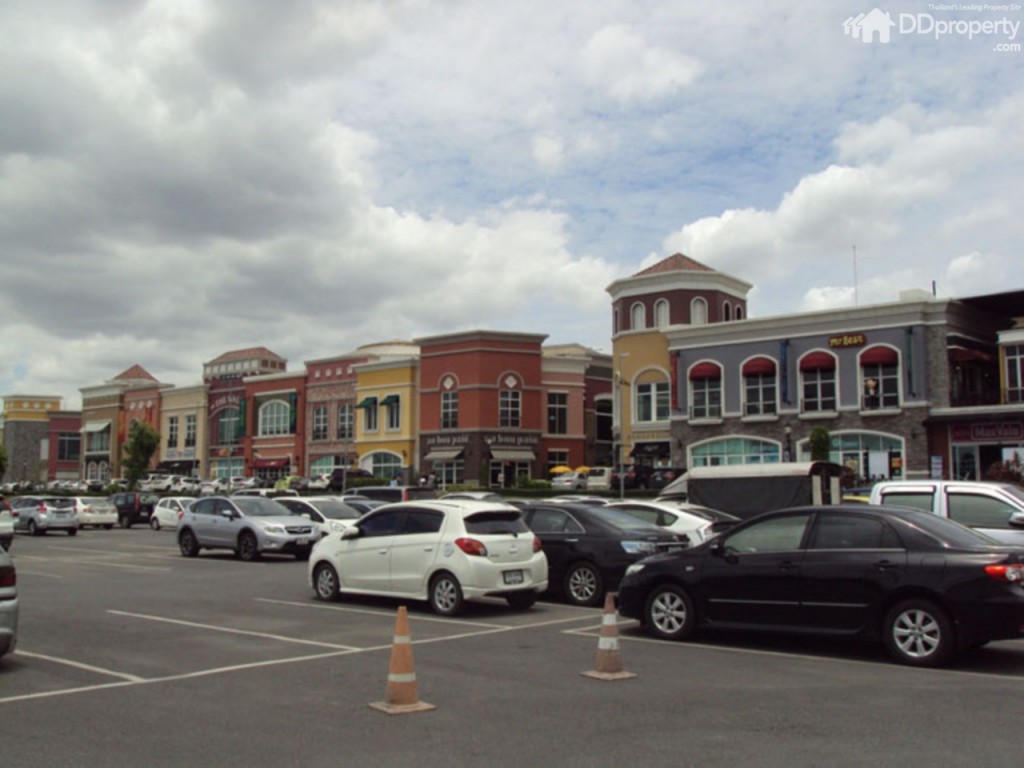 Landmark Ekamai Ramindrap17