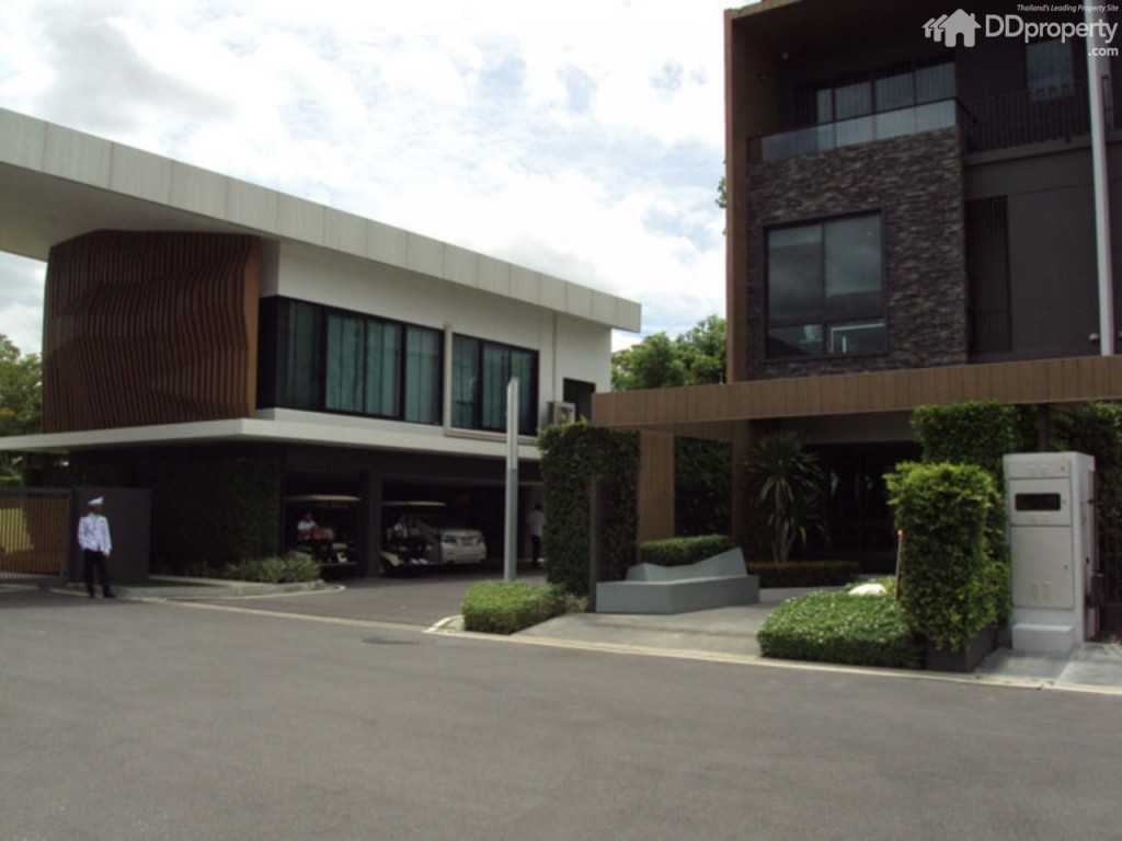 Landmark Ekamai Ramindrap24 (2)