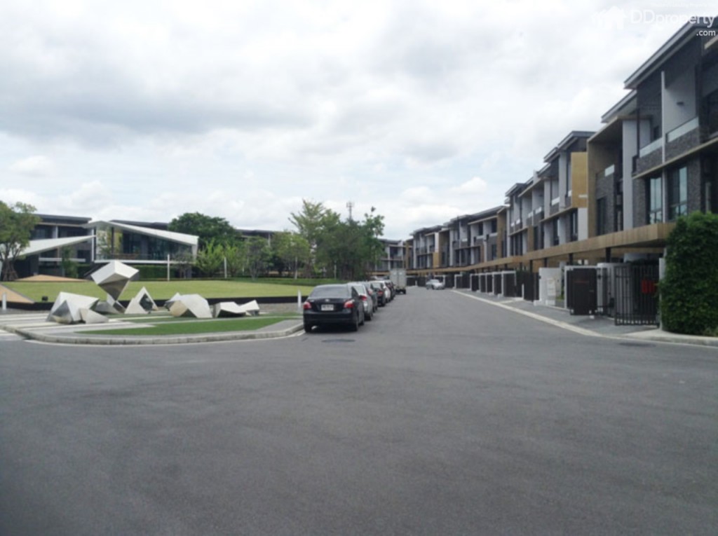 Landmark Ekamai Ramindrap26