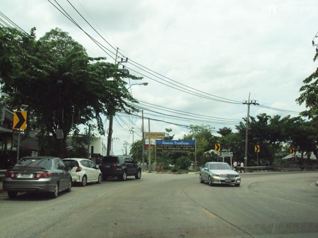 Landmark Ekamai Ramindrap5 (2)