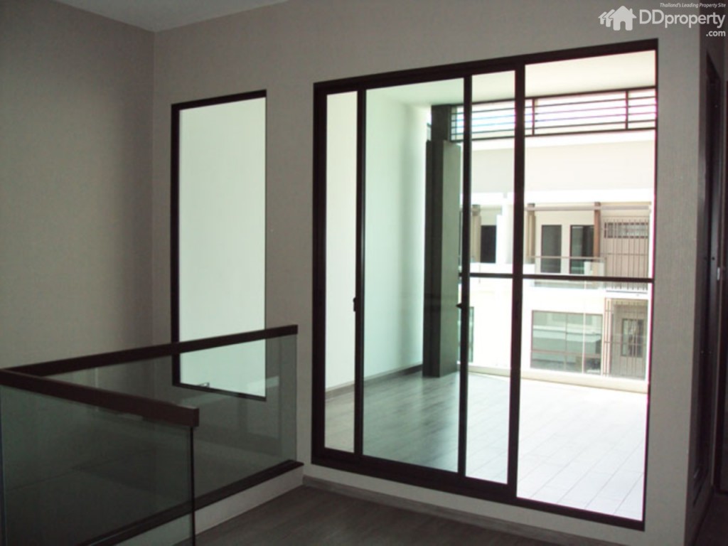 Landmark Ekamai Ramindrap64