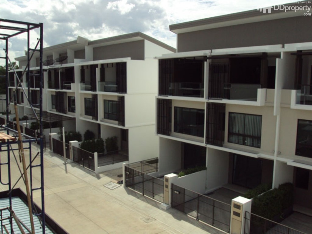 ถ่ายจากระเบียงชั้น 3 