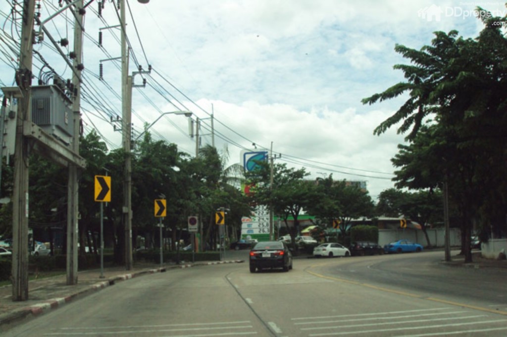 Landmark Ekamai Ramindrap7