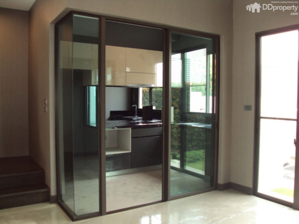 ภายในชั้นล่าง 