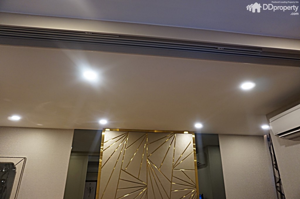 ทางโครงการแถมไฟ downlight มาให้