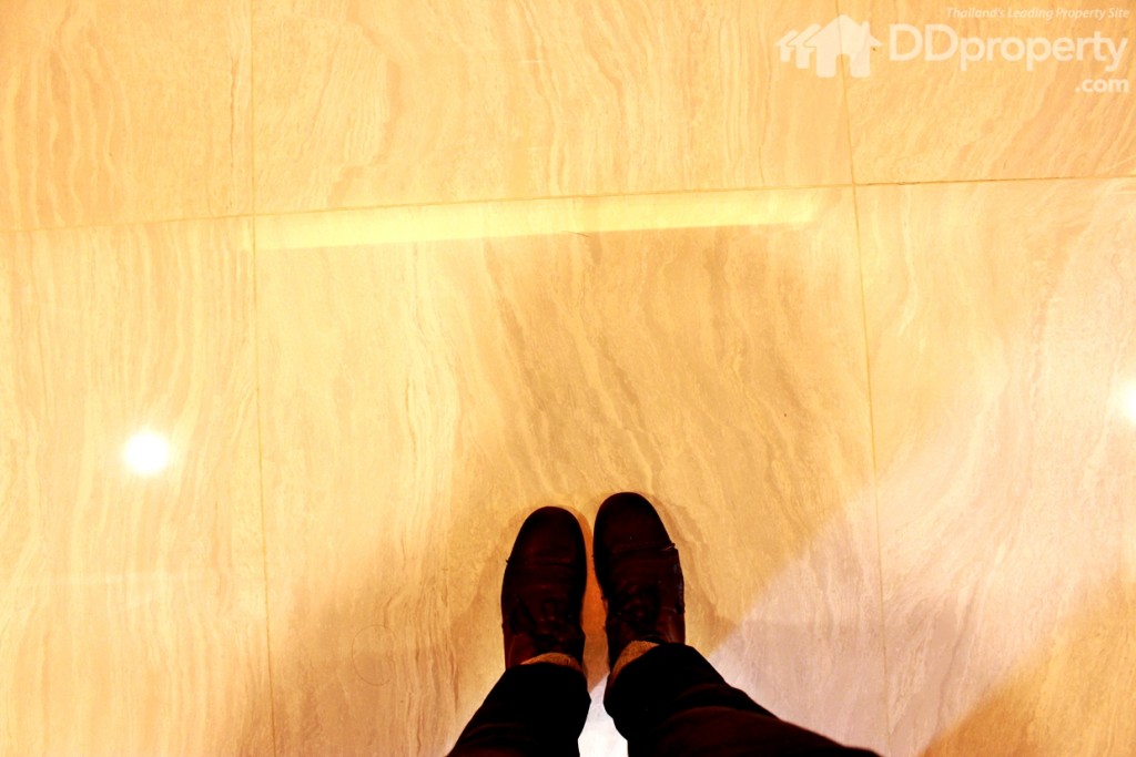 พื้นห้อง Foyer เป็นกระเบื้อง