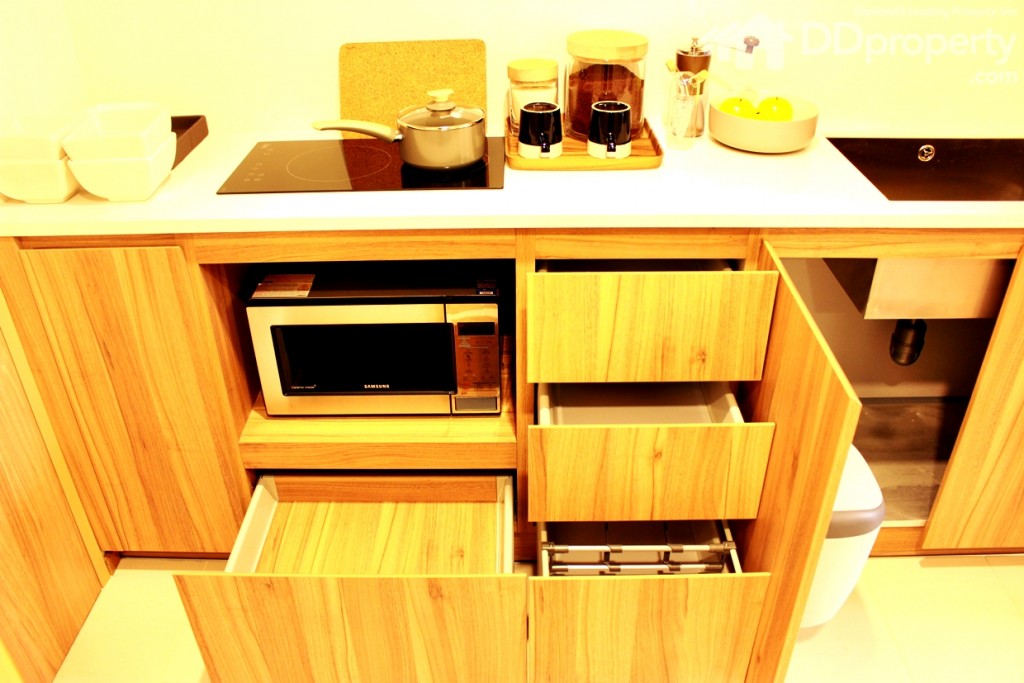 ชุดครัวบิวท์อินลายไม้