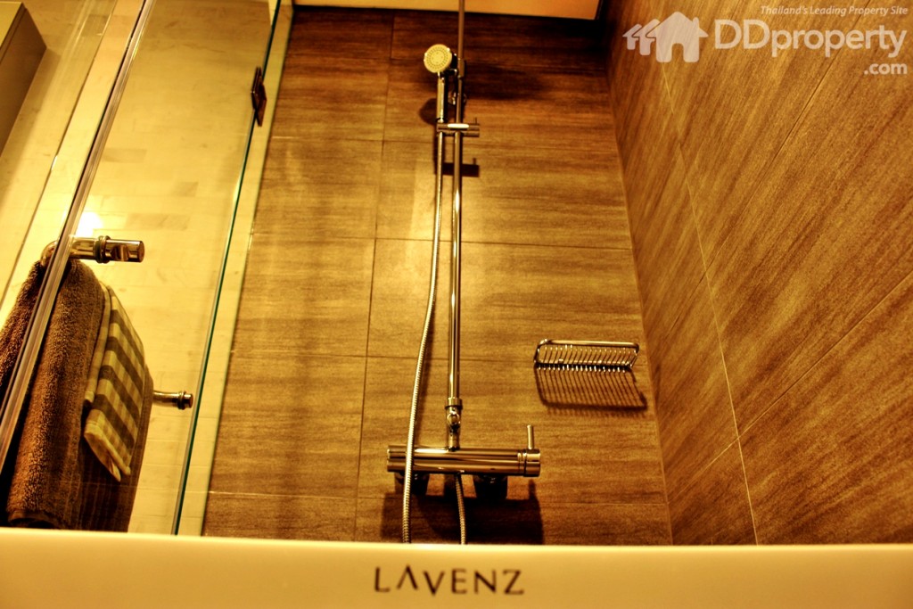 อ่างอาบน้ำยี่ห้อ LAVENS