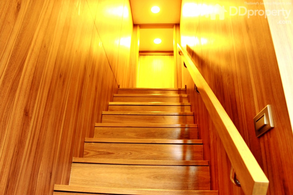 บันไดเป็นพื้นไม้ เอ็นจิเนียร์วูด