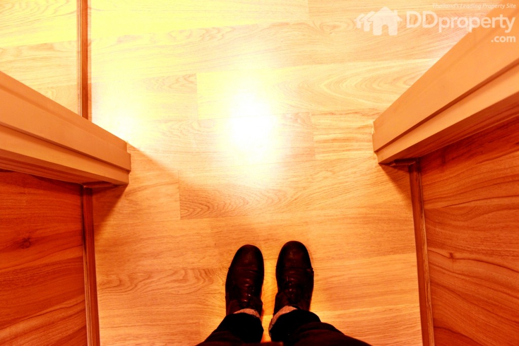 พื้นห้องชั้นลอยเป็นพื้นไม้ เอ็นจิเนียร์วูด