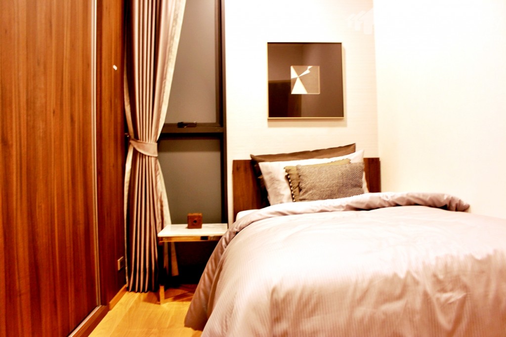 พื้นที่ว่างด้านข้างเตียงนอน