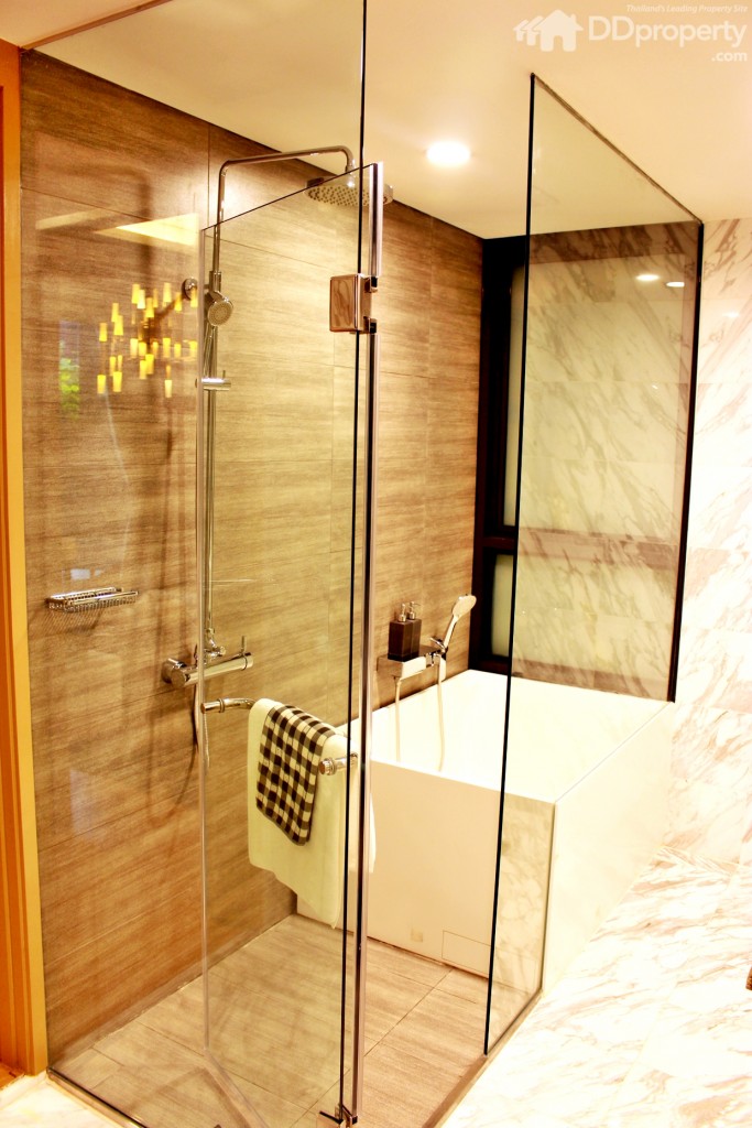 อ่านอาบน้ำทรงสี่เหลี่ยมจัตุรัส