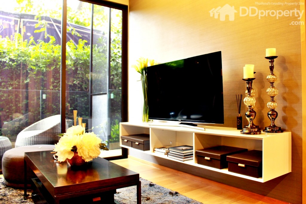 ชั้นวางทีวีบิวท์อินแบบลอยตัว