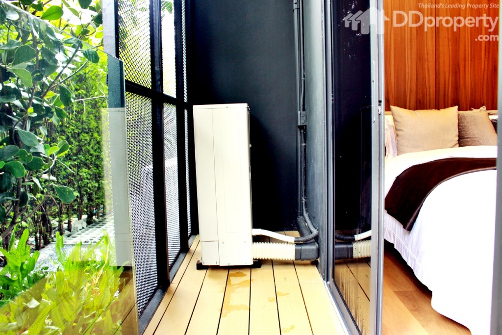 แอร์ซ่อนบริเวณระเบียงห้องนอนใหญ๋