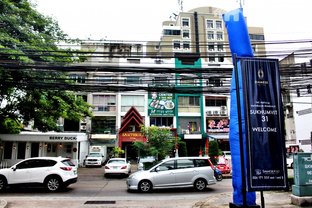 มุมมองจากที่ตั้งโครงการด้านทิศตะวันตกฝั่งขวา