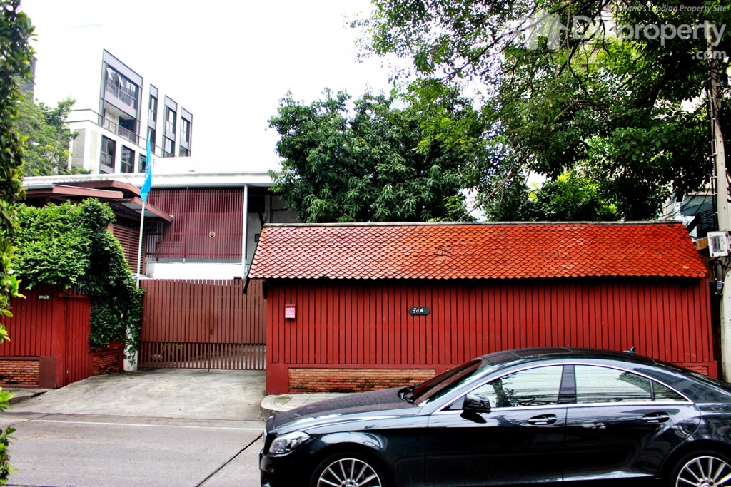 มุมมองจากที่ตั้งโครงการด้านทิศตะวันตกฝั่งซ้าย