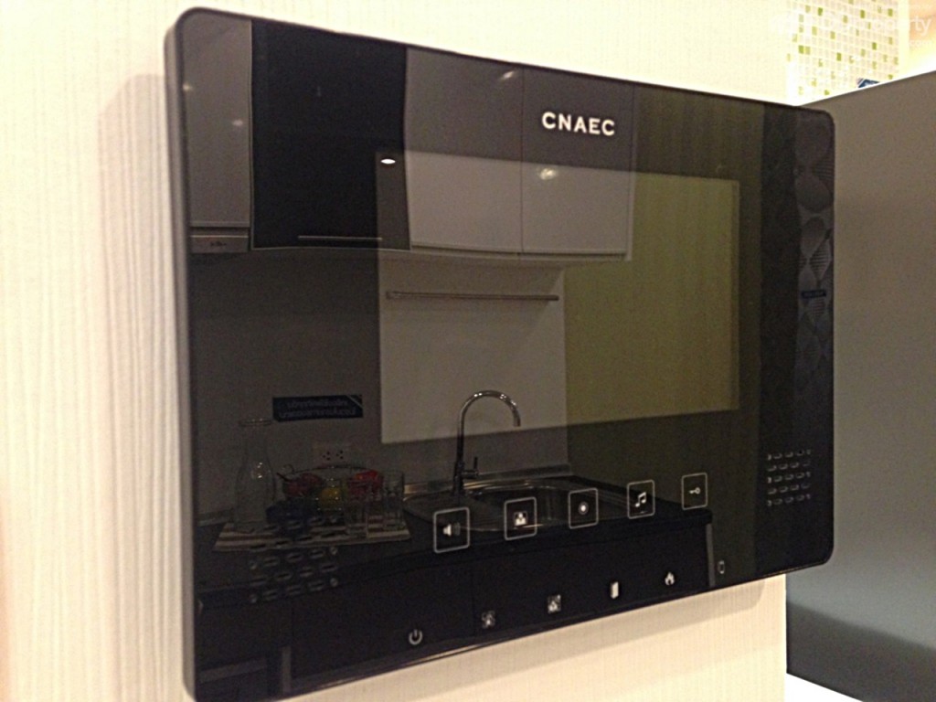 •ประตู:  ไม้ลามิเมต และมี VDO Door Phone ด้านในห้อง (ขึ้นอยู่กับเงื่อนไขของโครงการ)