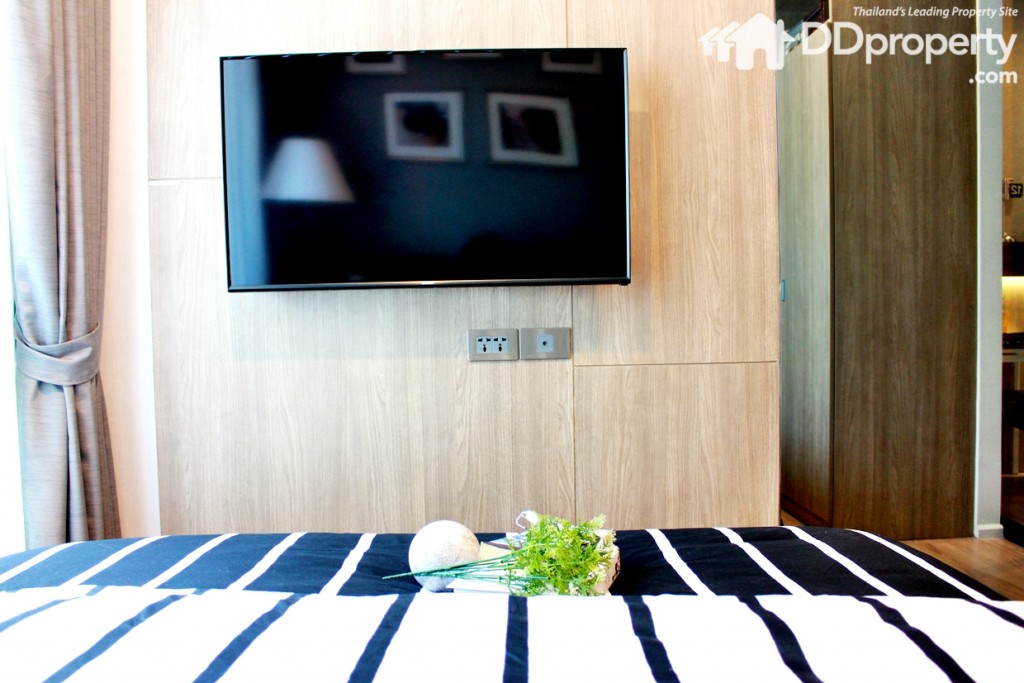 ขนาดของเตียงมีความพอดีกับตัวห้อง