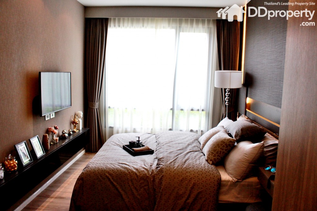 ห้องนอนกว้างขวาง ความสูงอยู่ที่ประมาณ 3 ม. ทำให้รู้สึกโปร่งโล่งสบาย