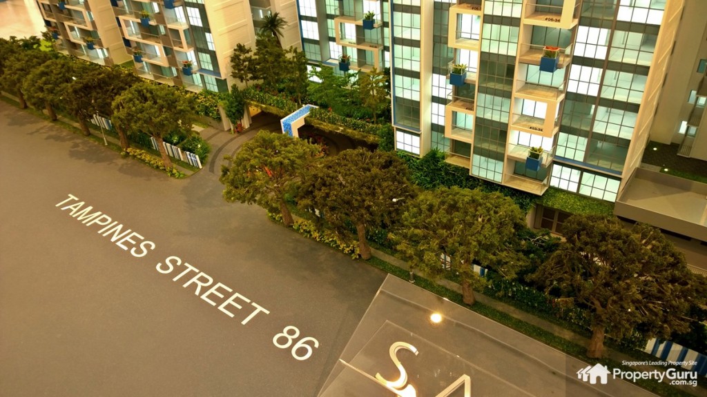 Side gate along Street 86