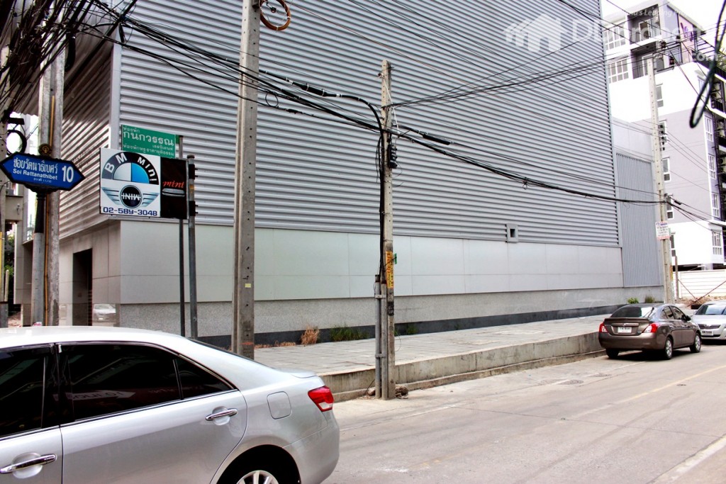 รถไฟฟ้า สถานีศูนย์ราชการนนท์บุรี