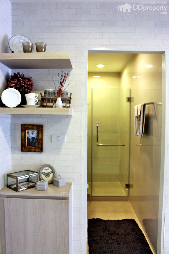 ห้องน้ำอยู่ทางซ้ายมือ