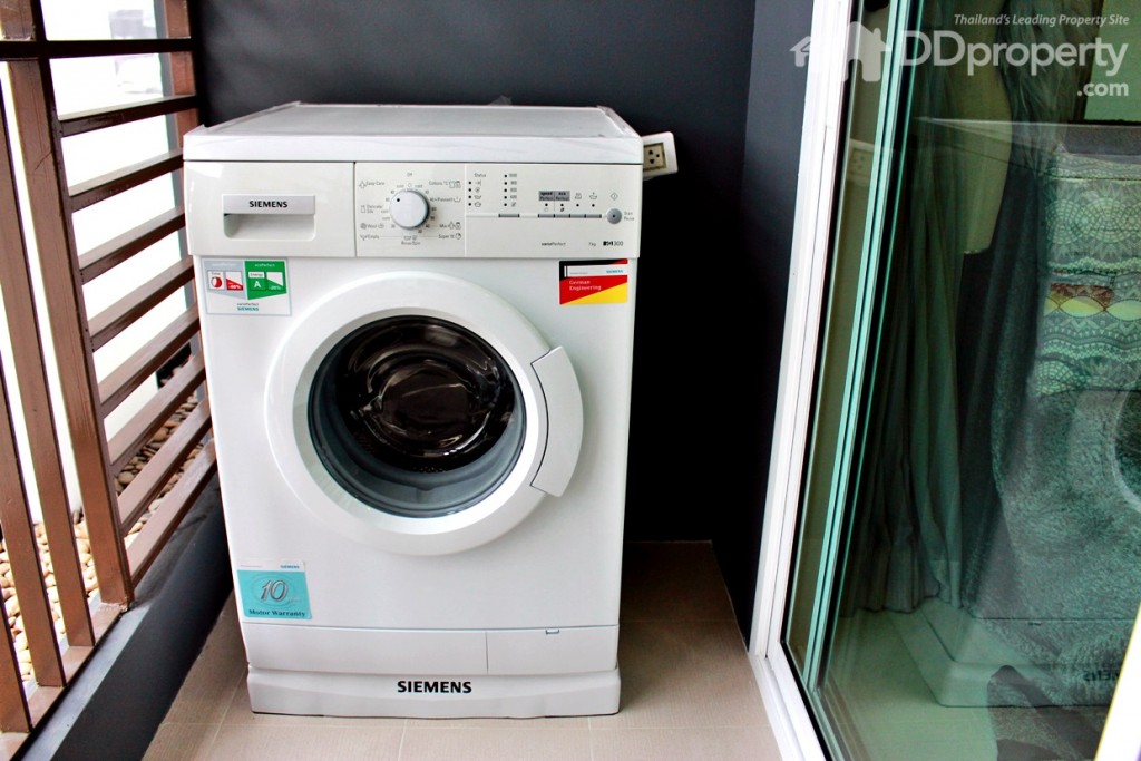 เครื่องสักผ้าซ้อนมุมขวาของระเบียง