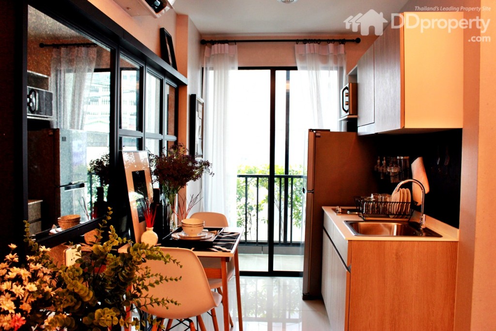 พื้นที่ห้องครัว อยู่ติดบริเวณระเบียง เพื่อให้อากาศถ่ายเท