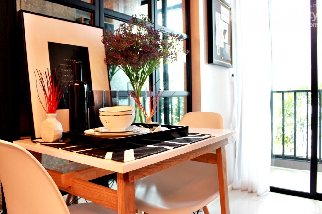 โต๊ะกินข้าวเรียบๆ สไตล์โมเดิร์น