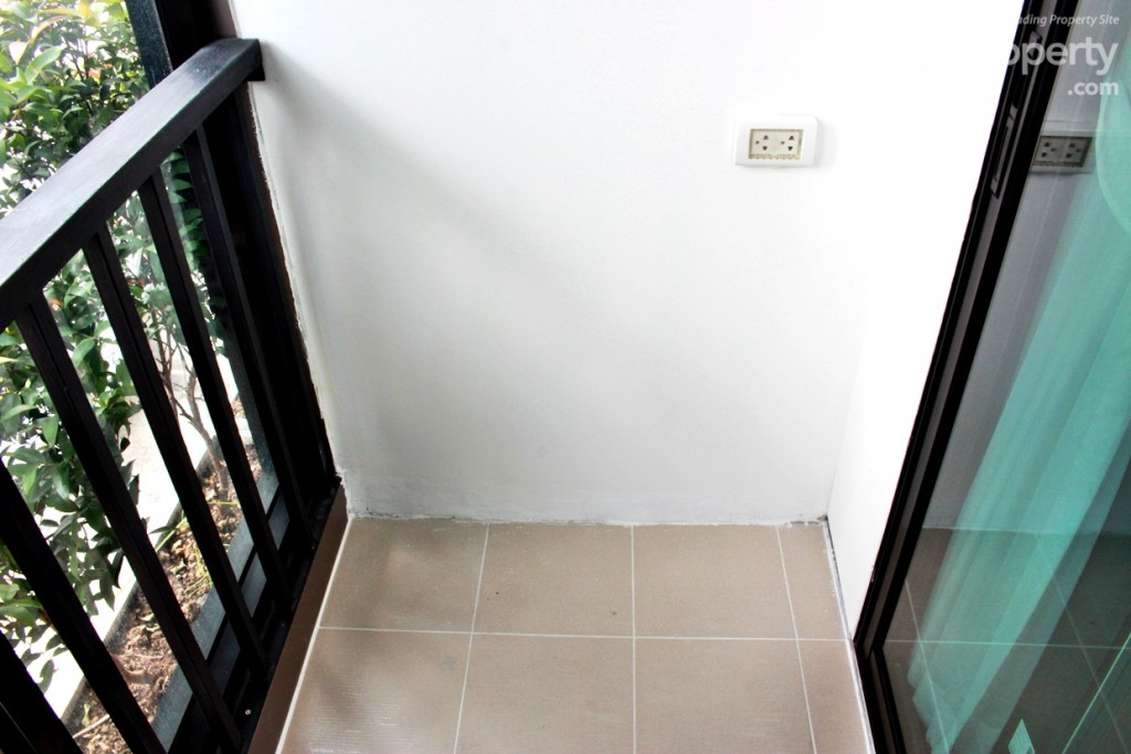 ระเบียงกว้าง 1 x 1.5 เมตร