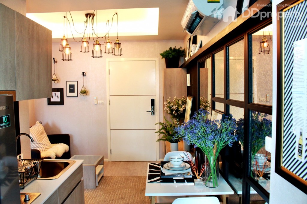 มุมมองภายในห้องจากระเบียง