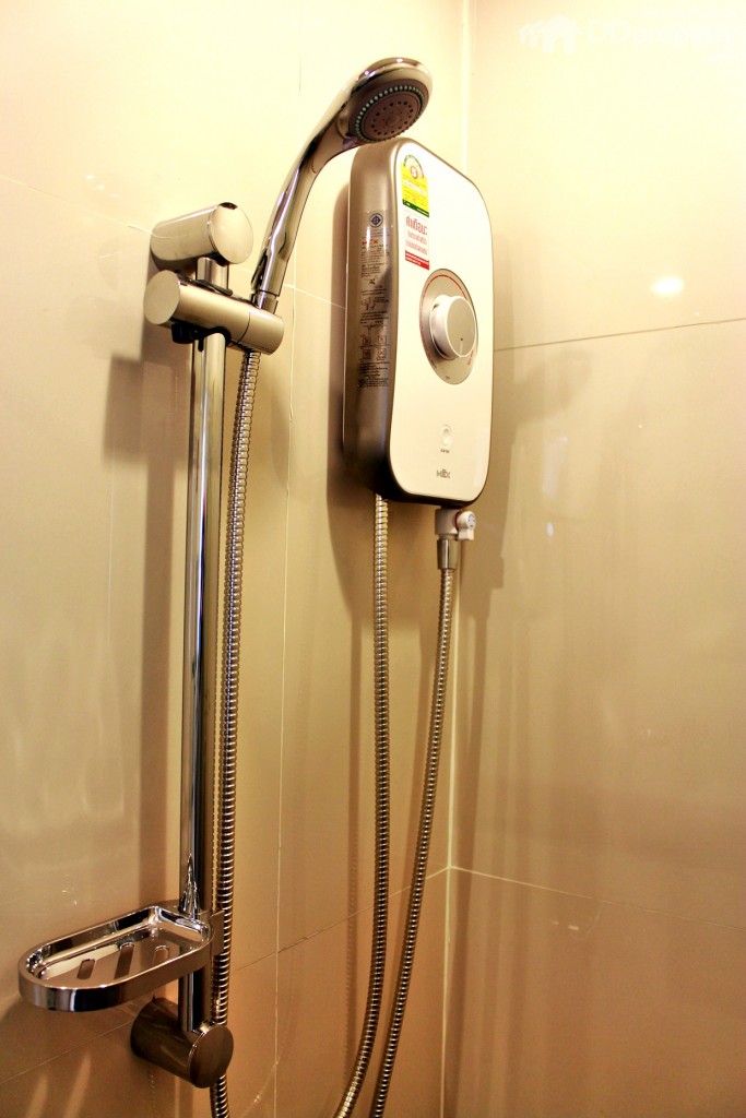 มีเครื่องทำน้ำอุ่นมาพร้อมกับห้อง