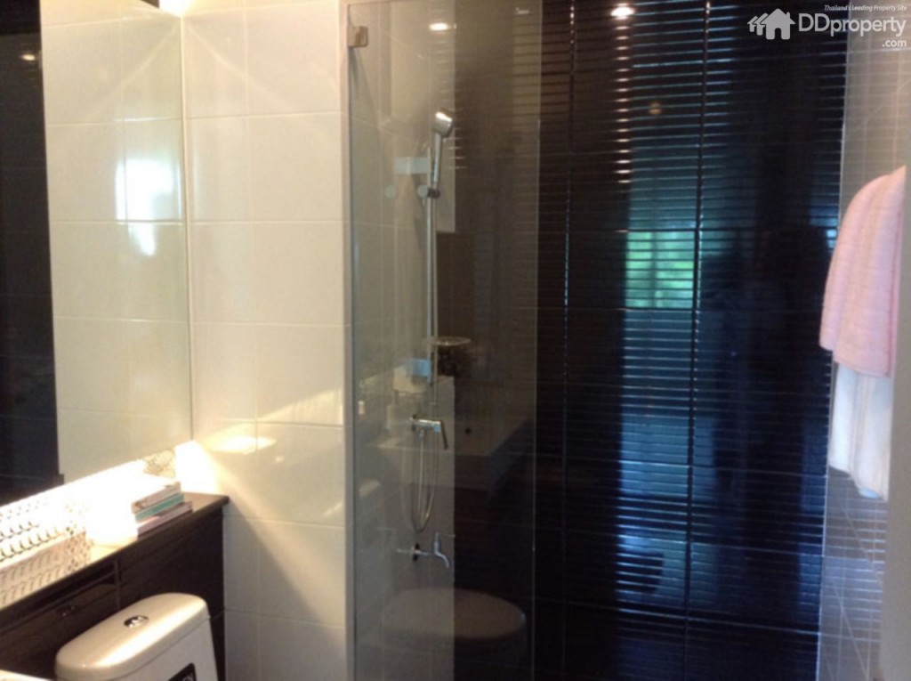 ถัดกันเป็นห้องน้ำ