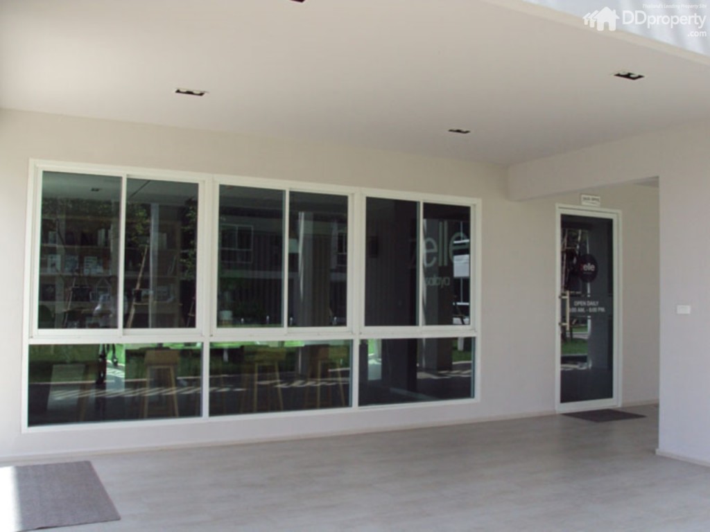 Layout:  โครงการได้รับการออกแบบให้เป็นอาคารสูง 7 ชั้น จำนวน 13 ยูนิต /ชั้น  ดีไซน์อาคารแบบ L -Shape มีทั้งหมด 11 อาคาร  ซึ่งแต่ละอาคารออกแบบให้มีความเป็นส่วนตัว คือ แยกป้อมยาม, ที่จอดรถและห้องสมุดไว้เป็นสัดส่วนของแต่ละอาคาร และใช้สวนสาธารณะคั่นกลางระหว่างอาคาร เช่น อาคาร 1 และ2 ใช้สวนสาธารณะตรงกลางร่วมกัน เป็นต้น  รวมถึงลิฟท์บริการก็ล็อคชั้นไว้ คนที่อยู่อาคารอื่นไม่สามารถเข้าไปได้